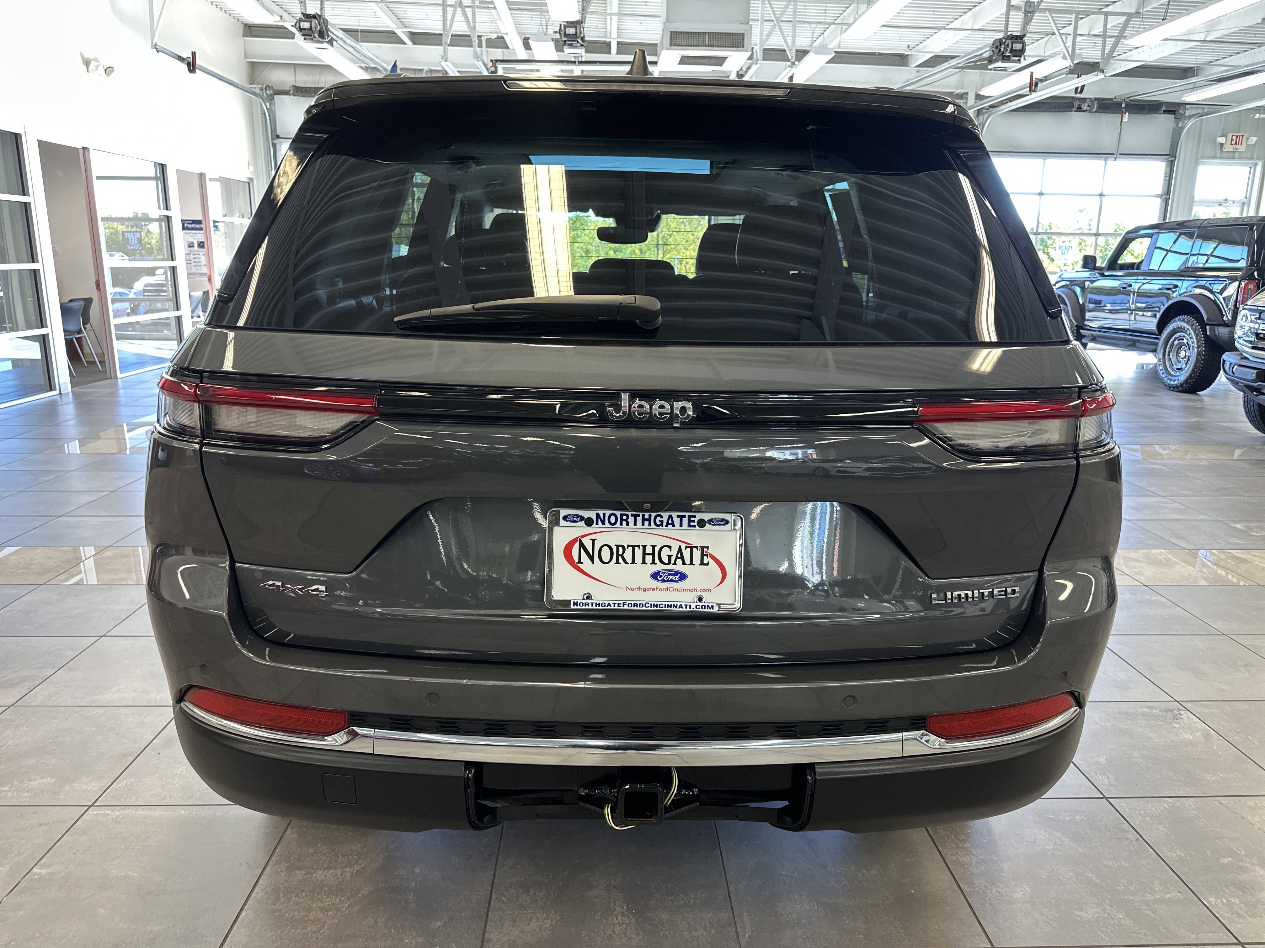 Used 2022 Jeep Grand Cherokee Limited w/ Trailer Tow Prep Group (B) image 4