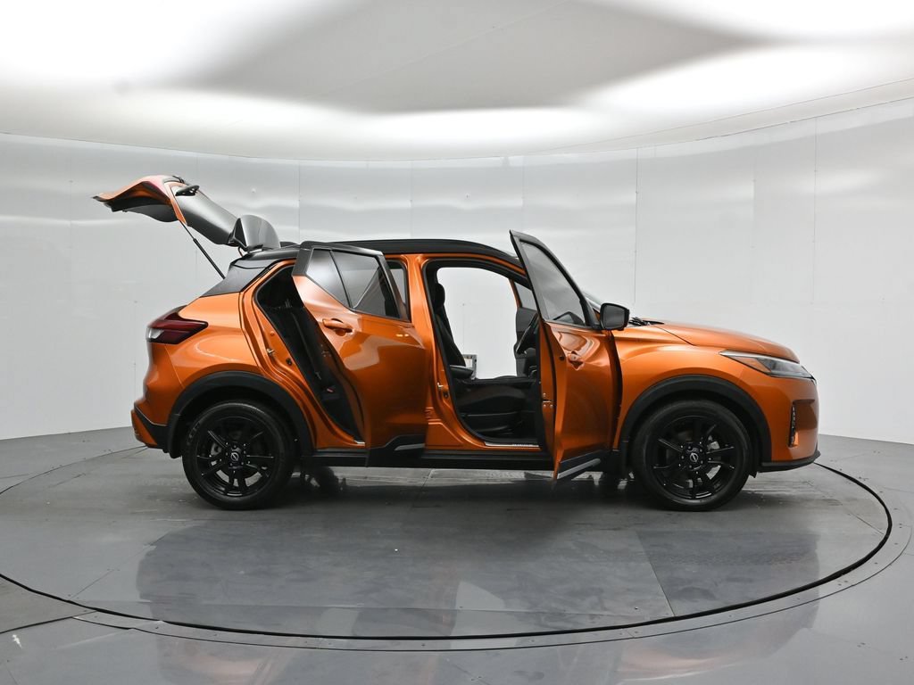 Used 2023 Nissan Kicks SR FWD image 5