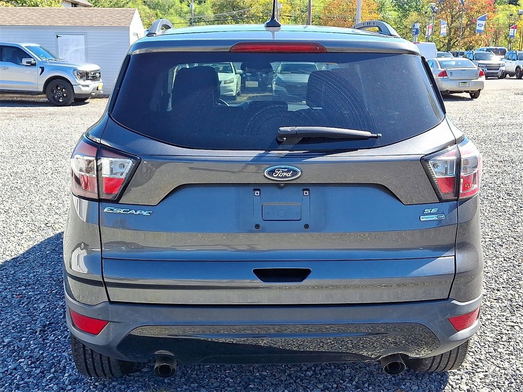 Certified 2018 Ford Escape SE w/ SE Sport Appearance Package image 4