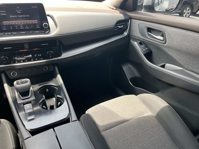 Used 2022 Nissan Rogue SV FWD image 17