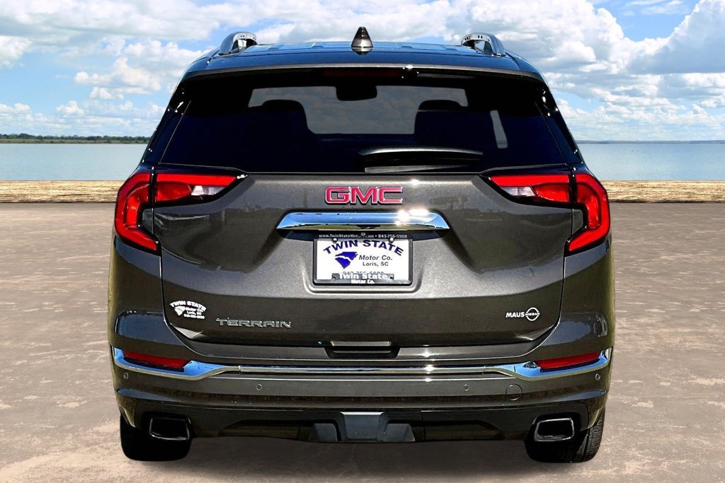 Used 2020 GMC Terrain Denali w/ Denali Premium Package FWD image 7