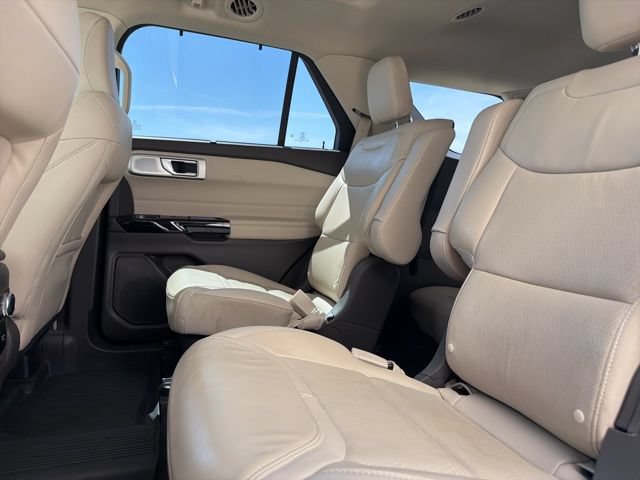 Certified 2023 Ford Explorer Platinum w/ Technology Package AWD/4WD image 13