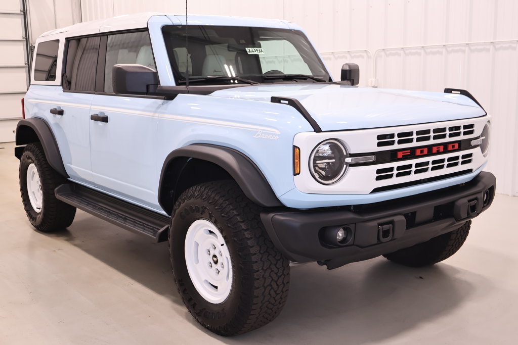 Certified 2025 Ford Bronco Heritage Edition AWD/4WD image 4