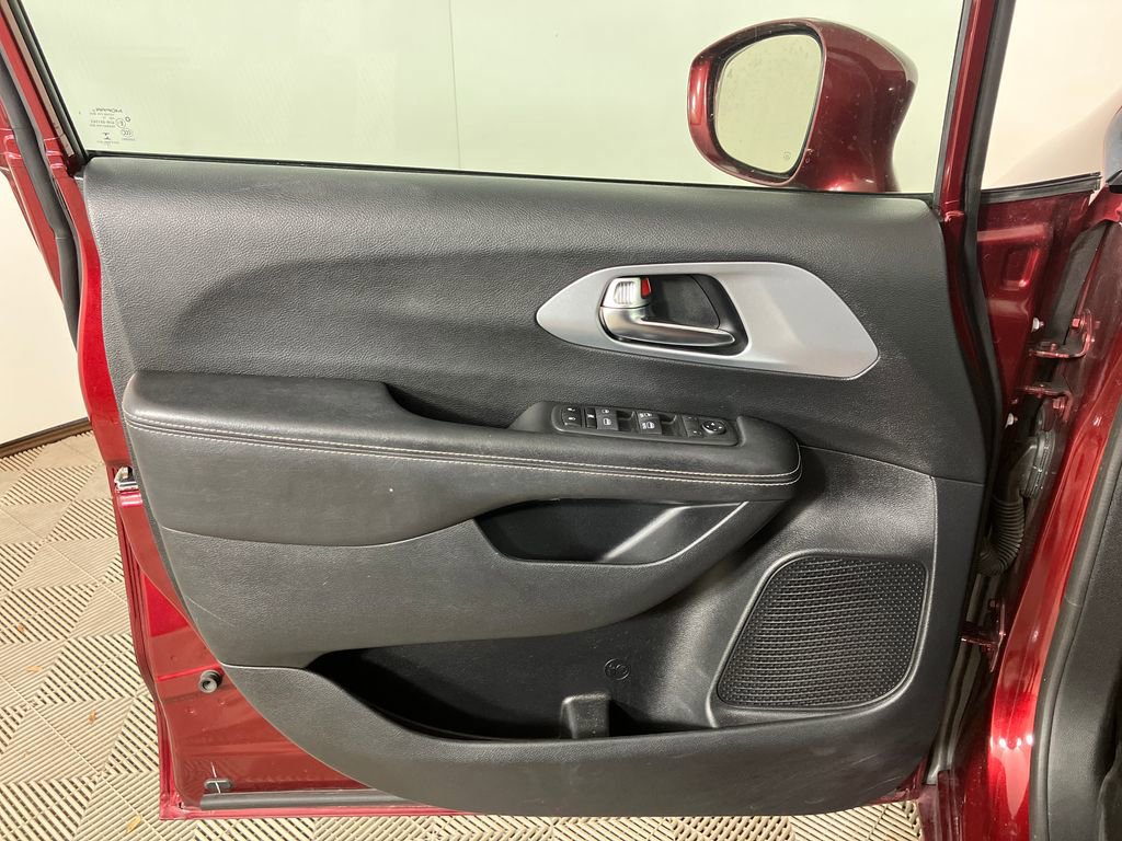 Used 2020 Chrysler Pacifica Touring w/ S Appearance Package image 22