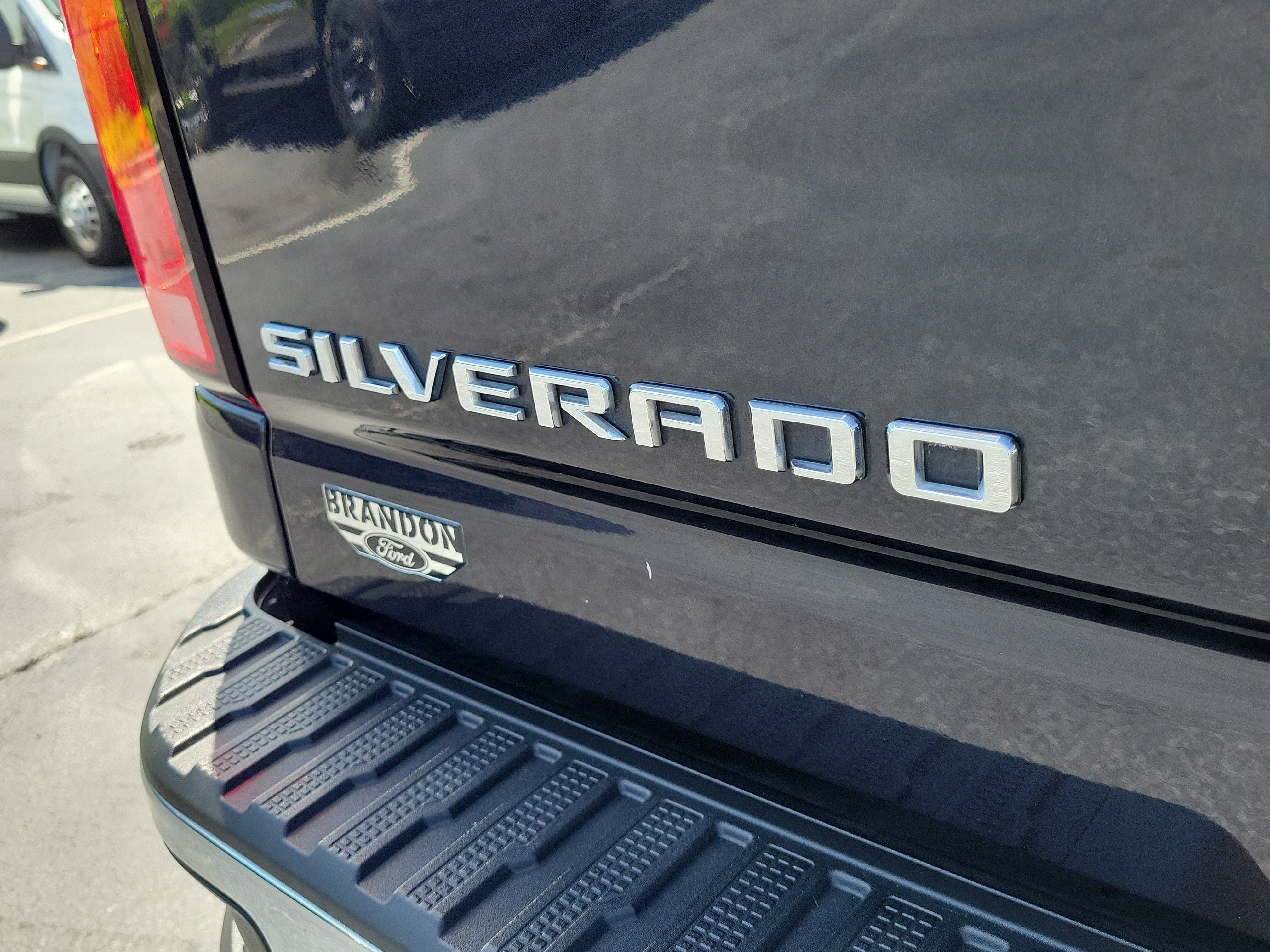 Used 2024 Chevrolet Silverado 2500 LTZ w/ LTZ Plus Package AWD/4WD image 9