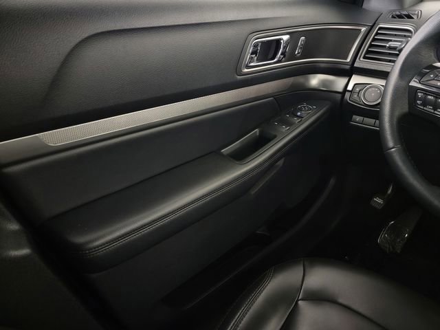 Certified 2019 Ford Explorer XLT w/ Equipment Group 202A FWD image 31