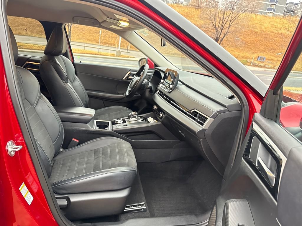 Used 2024 Mitsubishi Outlander SE image 27