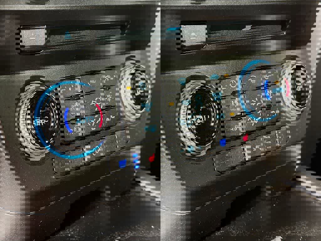 Certified 2018 Ford F350 Platinum w/ Platinum Ultimate Package image 18