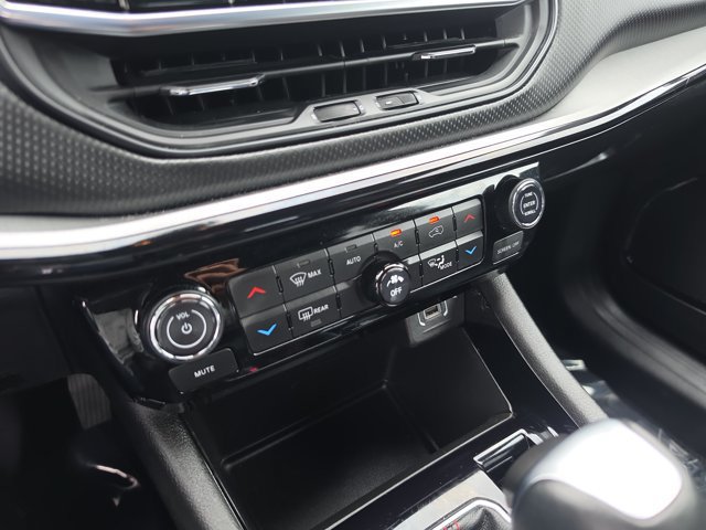 Used 2025 Jeep Compass Trailhawk AWD/4WD image 29