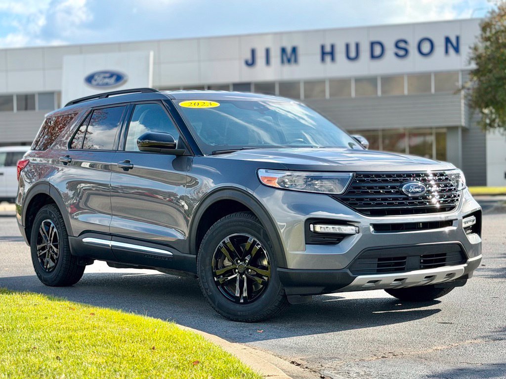 Certified 2023 Ford Explorer XLT w/ Equipment Group 202A AWD/4WD image 2