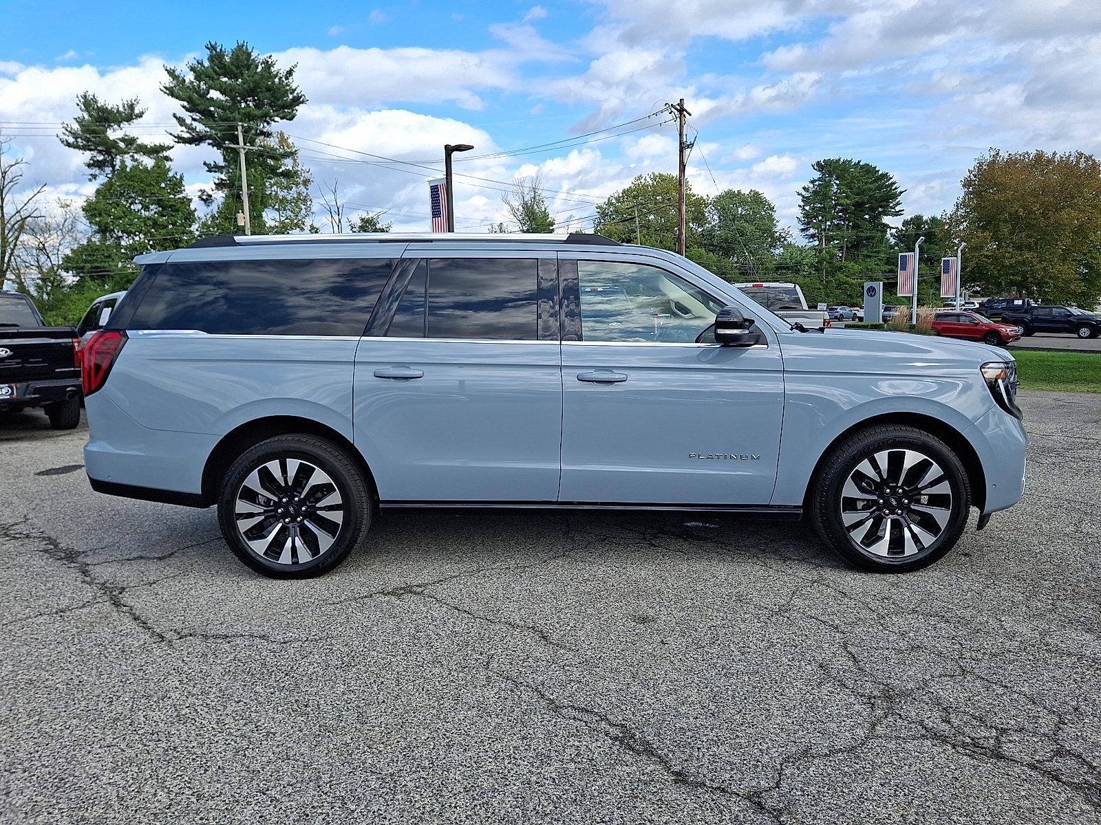Certified 2025 Ford Expedition Max Platinum w/ Driver's Package AWD/4WD image 11
