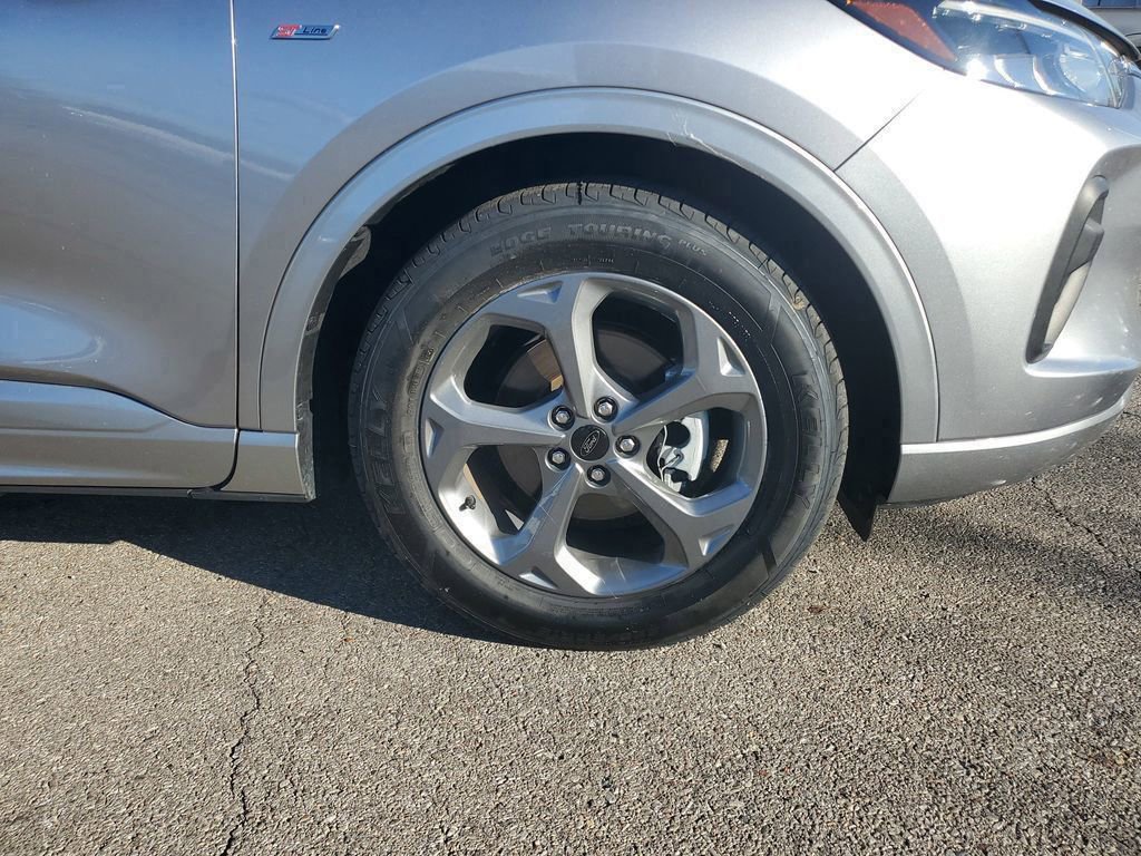 Certified 2023 Ford Escape ST-Line image 5