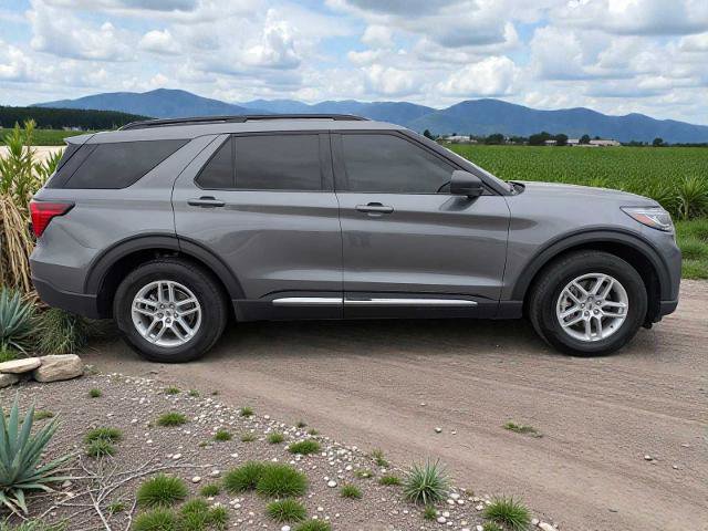 Certified 2025 Ford Explorer Active w/ Active Comfort Package RWD image 2