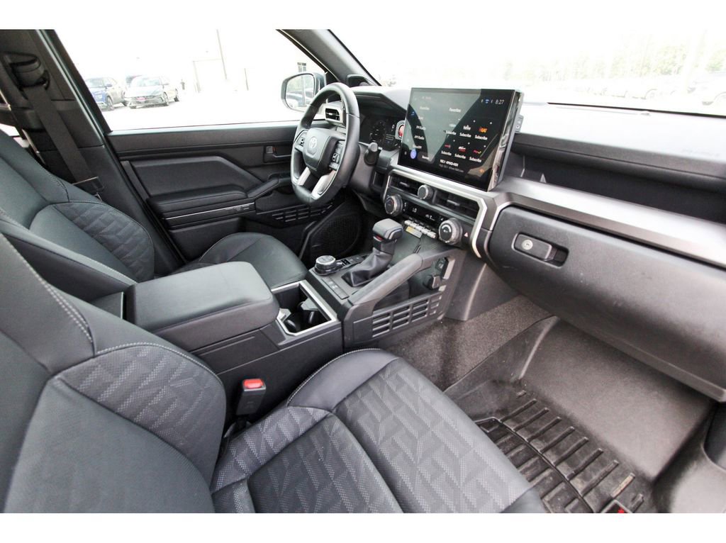 Used 2025 Toyota 4Runner TRD Off-Road Premium AWD/4WD image 32