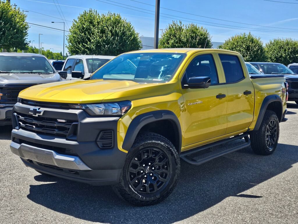 Used 2023 Chevrolet Colorado Trail Boss w/ Technology Package AWD/4WD image 1