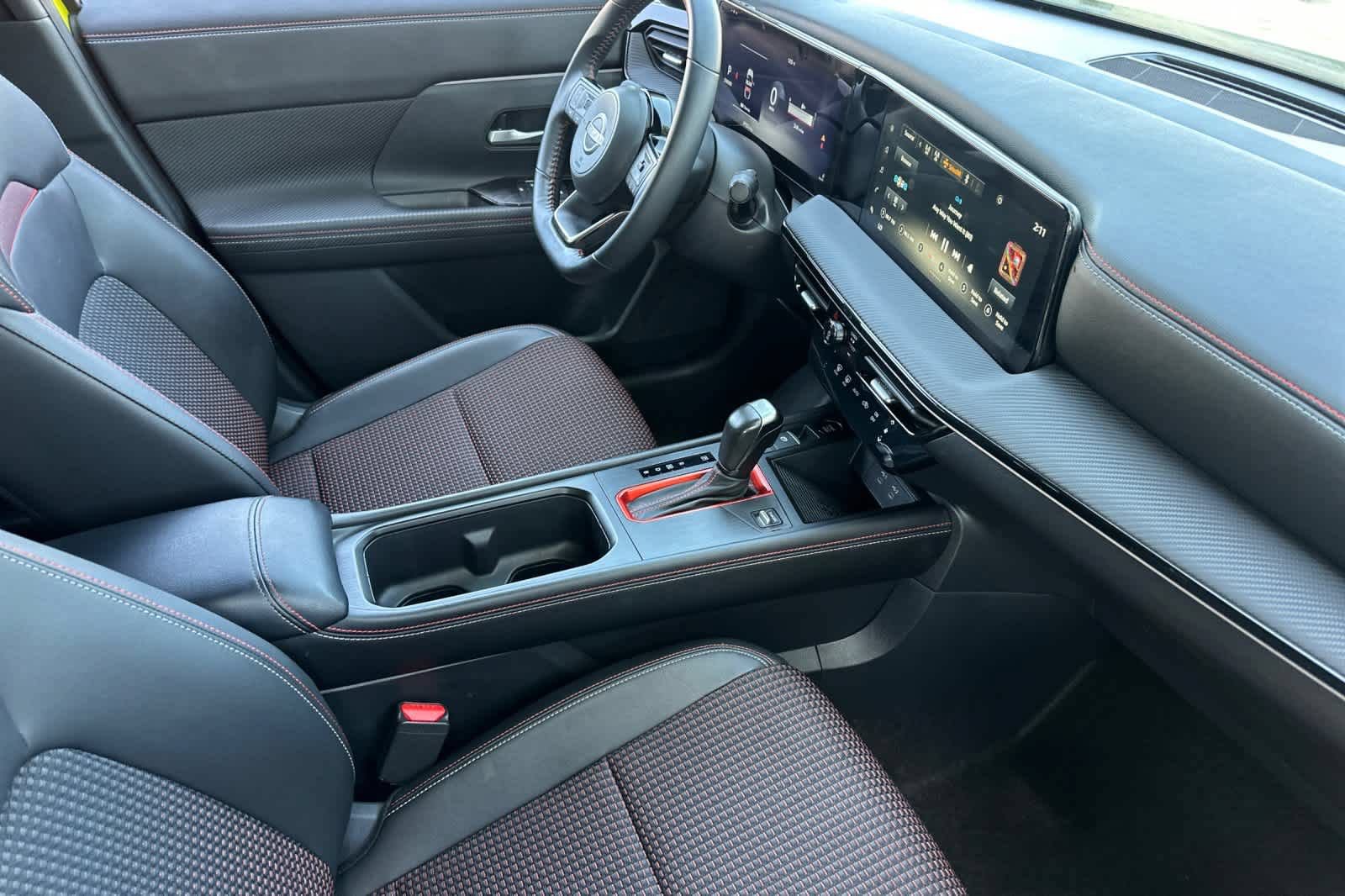 Used 2025 Nissan Kicks SR AWD/4WD image 17