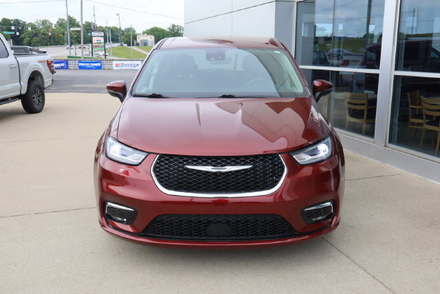 Used 2023 Chrysler Pacifica Touring-L FWD image 6