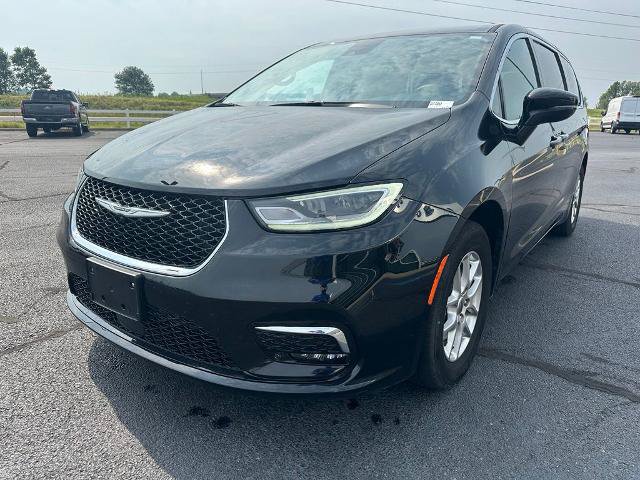 Used 2025 Chrysler Pacifica Select FWD image 4