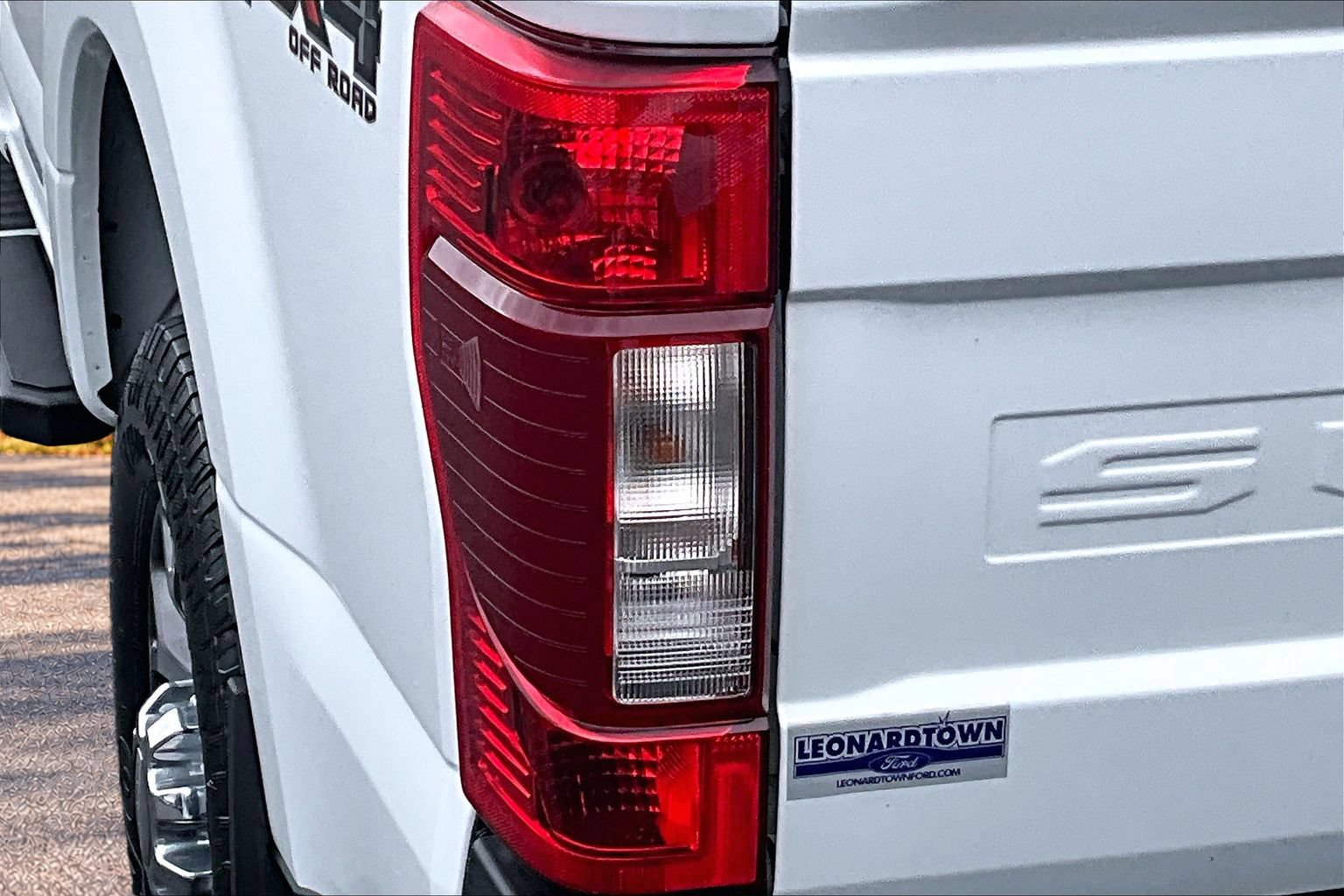 Certified 2022 Ford F350 Lariat w/ Lariat Value Package AWD/4WD image 34