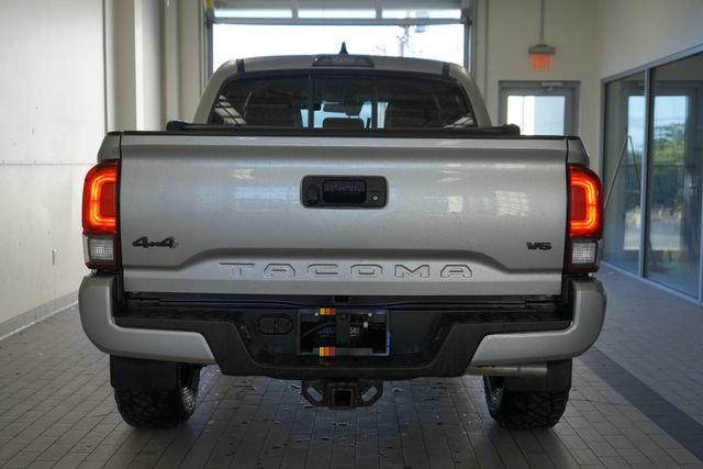 Used 2021 Toyota Tacoma SR AWD/4WD image 12