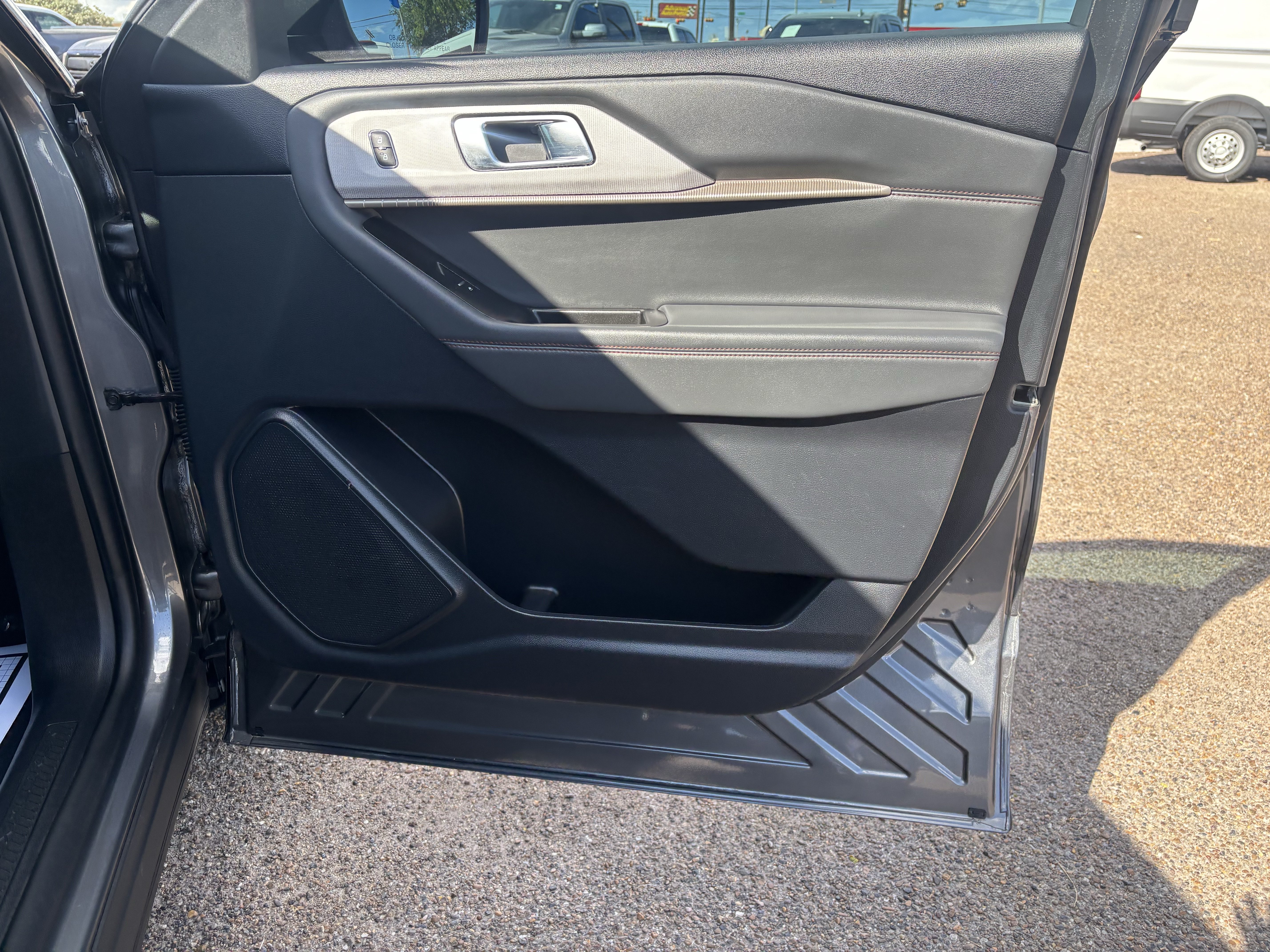 Certified 2025 Ford Explorer Active RWD image 24