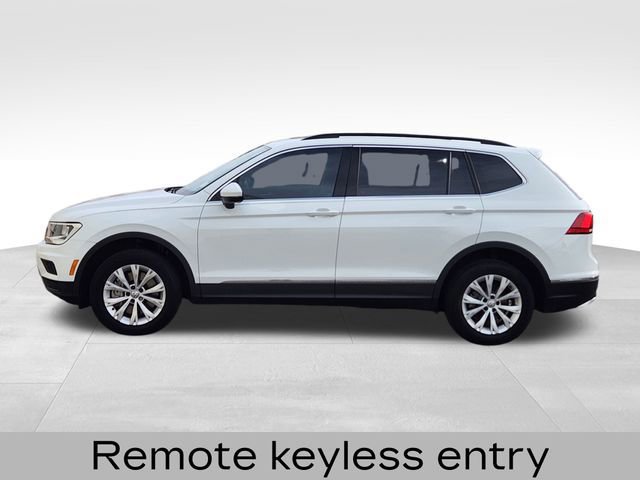 Used 2018 Volkswagen Tiguan SE w/ Panoramic Sunroof Package image 2