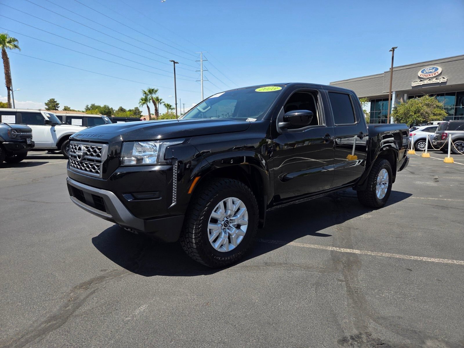 Used 2023 Nissan Frontier SV w/ Tow Package AWD/4WD image 2