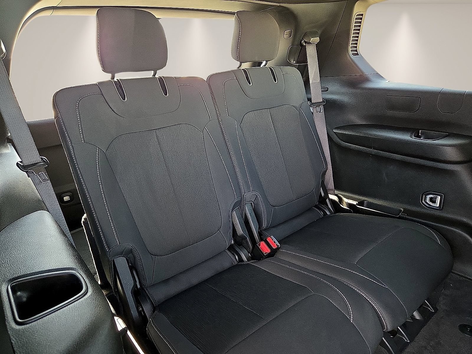 Used 2025 Jeep Grand Cherokee L Laredo RWD image 10