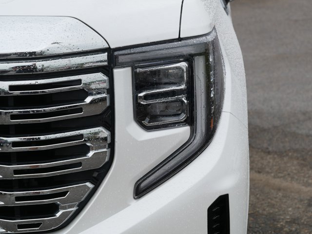 Used 2023 GMC Sierra 1500 Denali w/ Technology Package AWD/4WD image 9