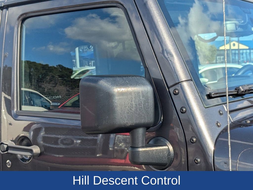 Used 2017 Jeep Wrangler Unlimited Rubicon w/ Connectivity Group image 12