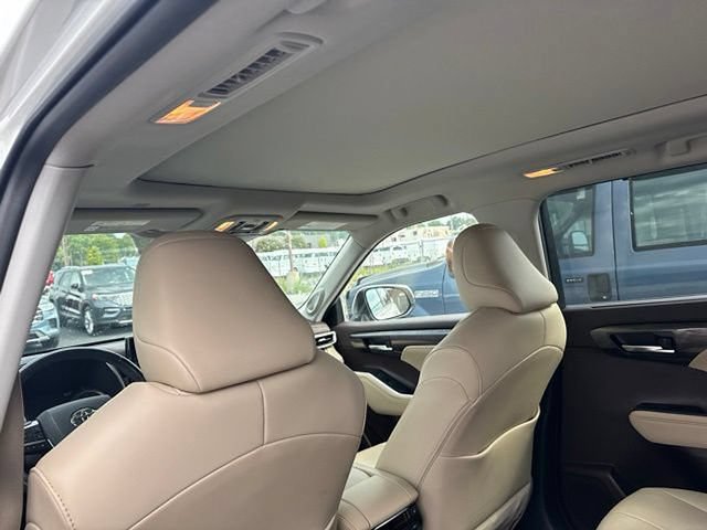 Used 2020 Toyota Highlander Platinum AWD/4WD image 13