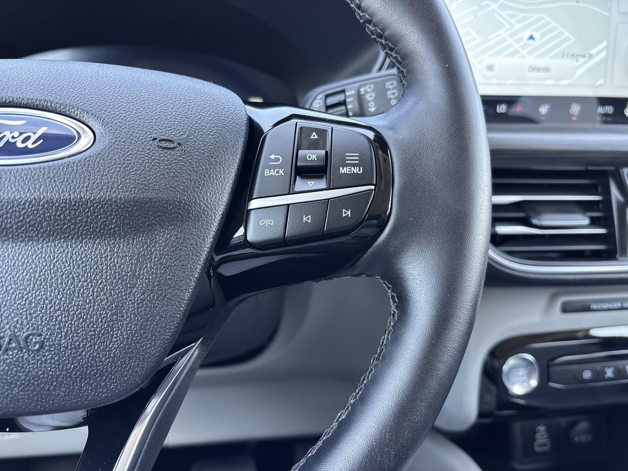 Certified 2025 Ford Escape Platinum image 35