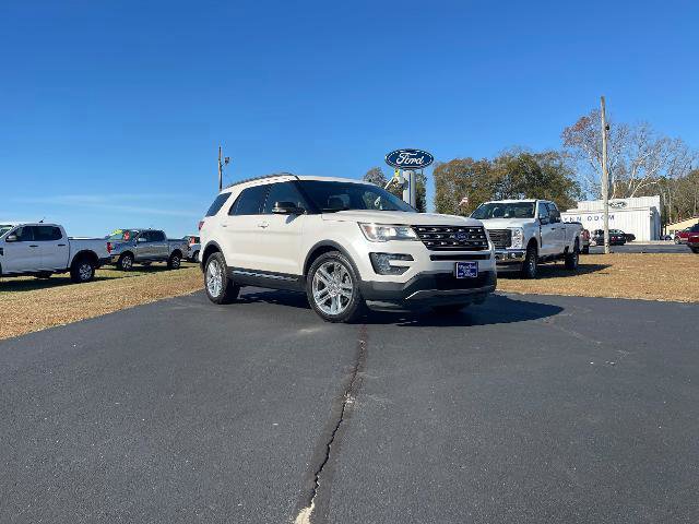Certified 2016 Ford Explorer XLT w/ Equipment Group 202A image 6