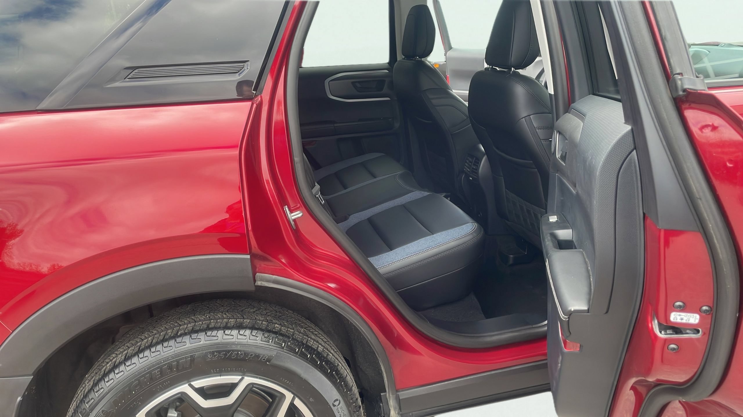Certified 2025 Ford Bronco Sport Outer Banks w/ Outer Banks Tech Package+ AWD/4WD image 13