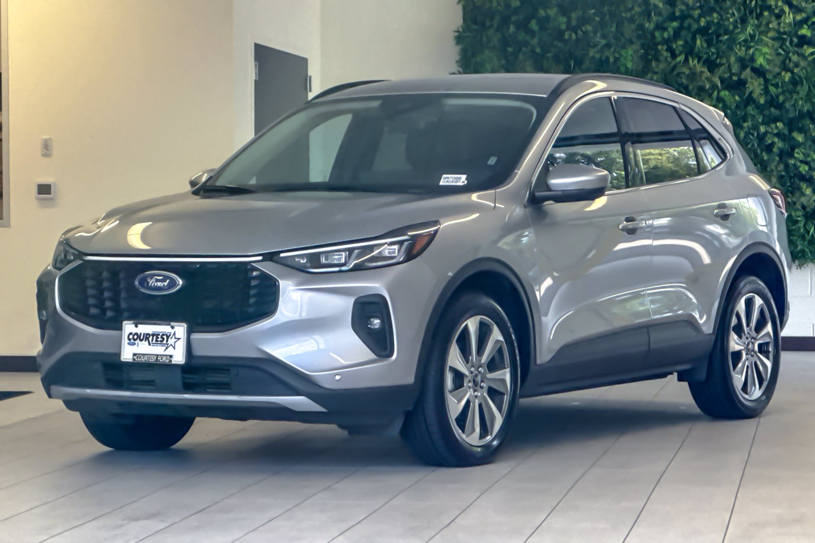 Certified 2024 Ford Escape Platinum AWD/4WD image 8