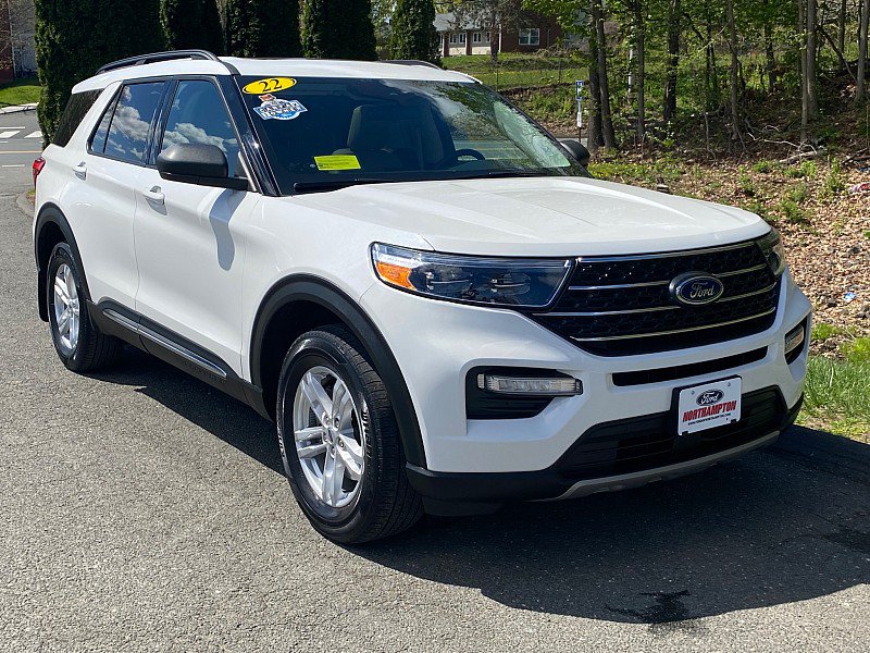 Certified 2022 Ford Explorer XLT w/ Equipment Group 202A AWD/4WD image 3