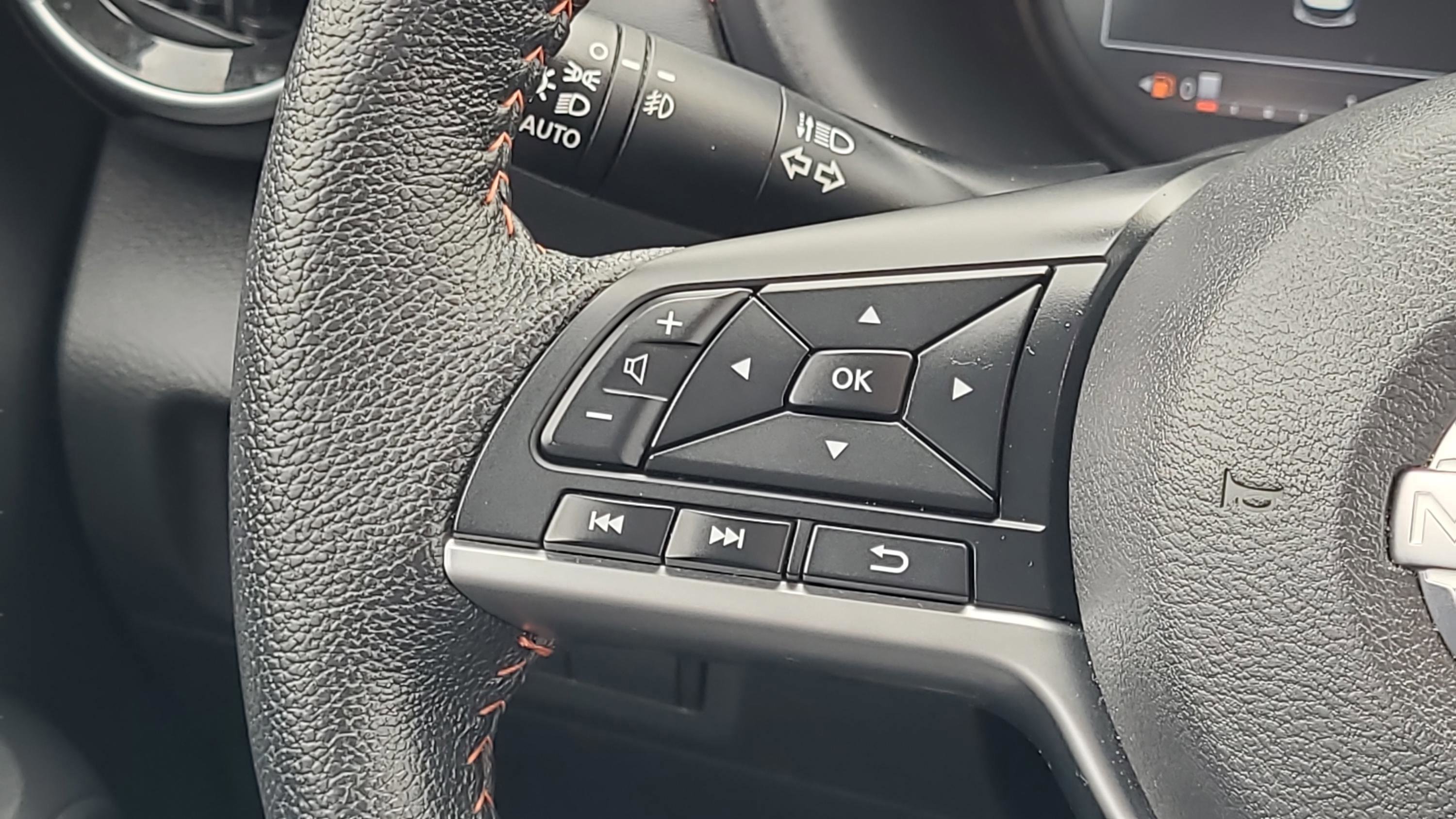 Used 2022 Nissan Kicks SR w/ Premium Package image 14