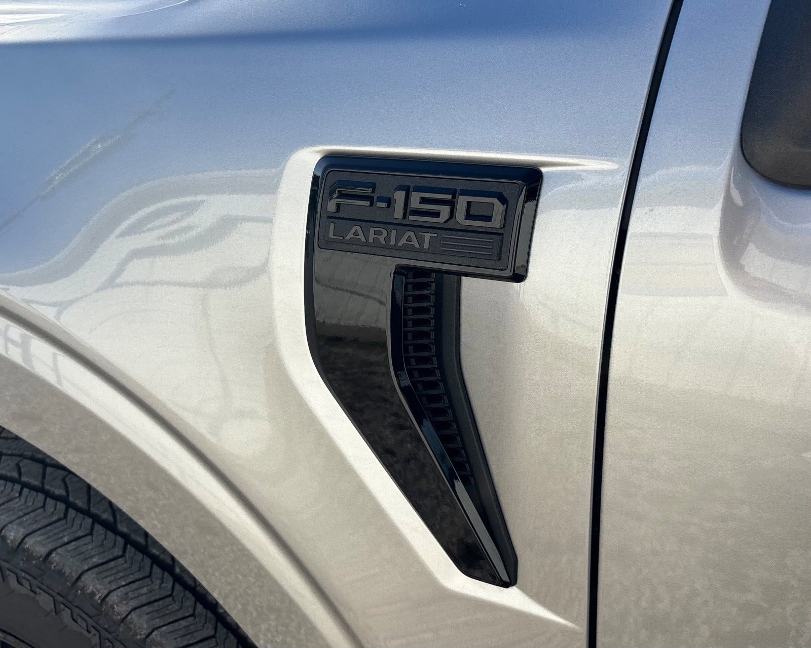 Certified 2025 Ford F150 Lariat w/ Equipment Group 502A High image 21