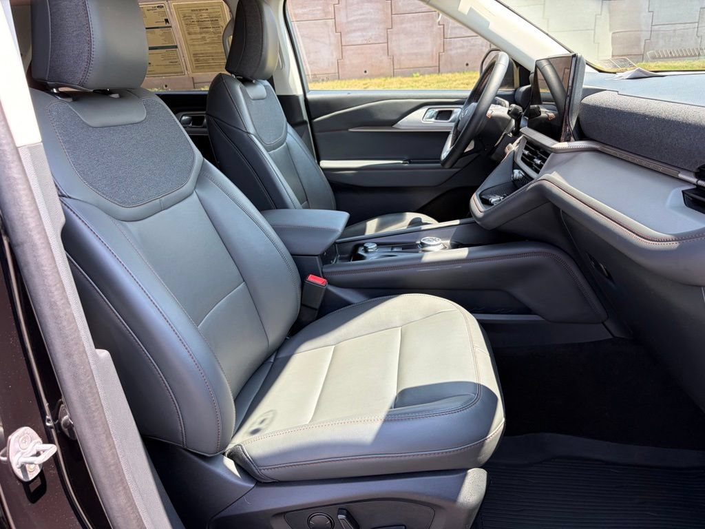 Certified 2025 Ford Explorer Active w/ Active Comfort Package AWD/4WD image 36