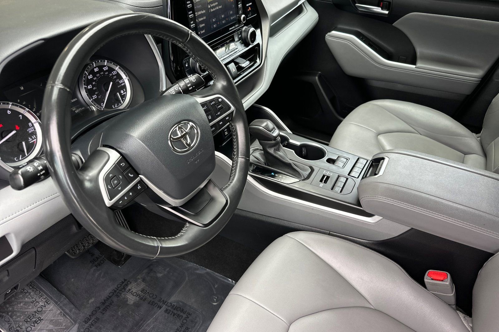 Used 2022 Toyota Highlander XLE AWD/4WD image 6