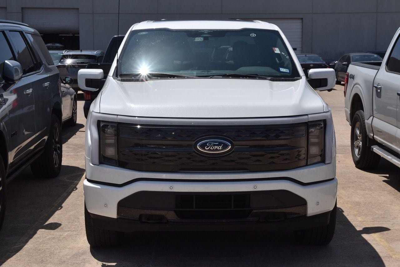 Certified 2023 Ford F150 Lightning Platinum AWD/4WD image 3