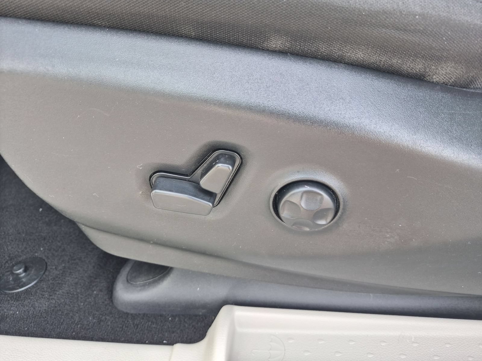 Used 2024 Chrysler Voyager LX FWD image 13