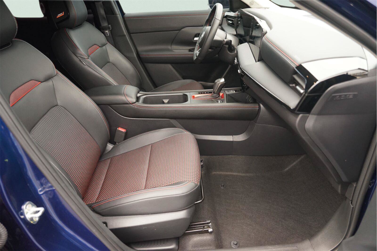 Used 2026 Nissan Kicks SR w/ SR Premium Package FWD image 19
