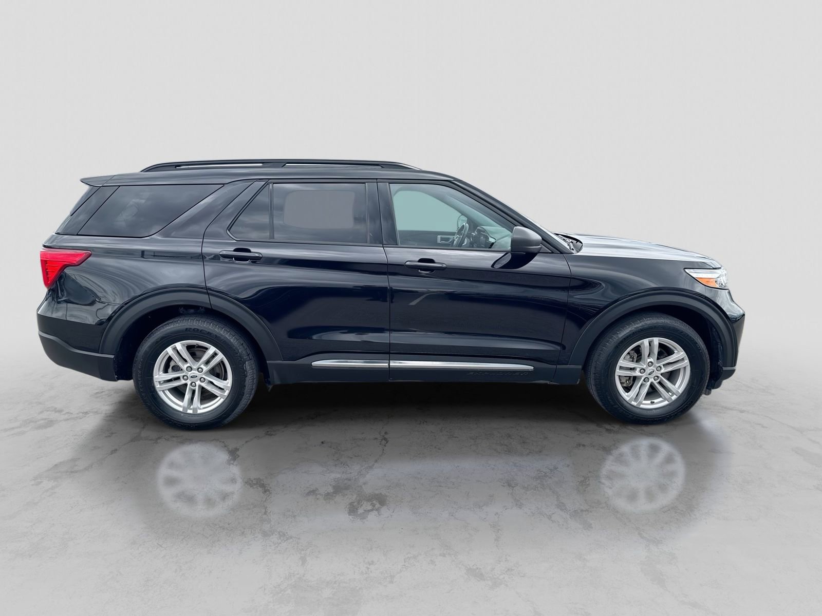 Certified 2021 Ford Explorer XLT w/ Equipment Group 202A AWD/4WD image 9