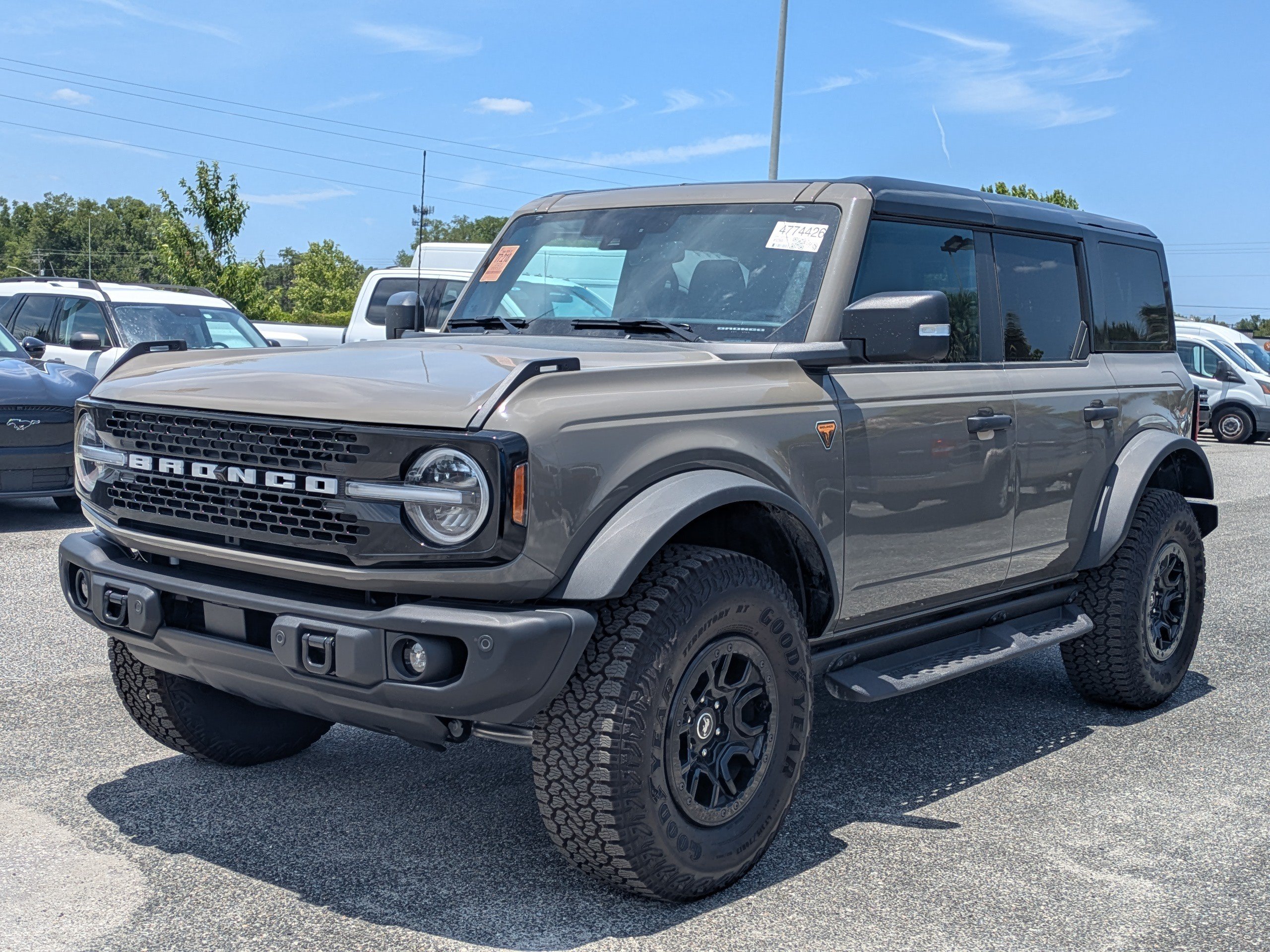 Certified 2025 Ford Bronco Badlands AWD/4WD image 8