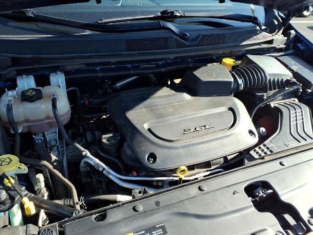 Used 2020 Chrysler Pacifica Touring-L image 23