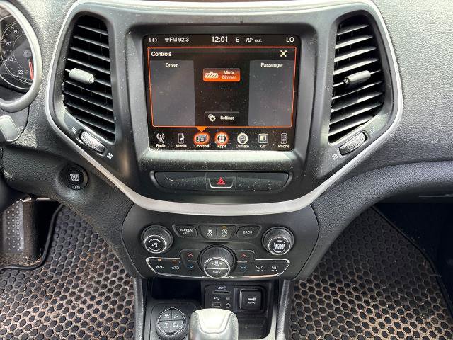 Used 2017 Jeep Cherokee Trailhawk w/ Comfort/Convenience Group AWD/4WD image 23