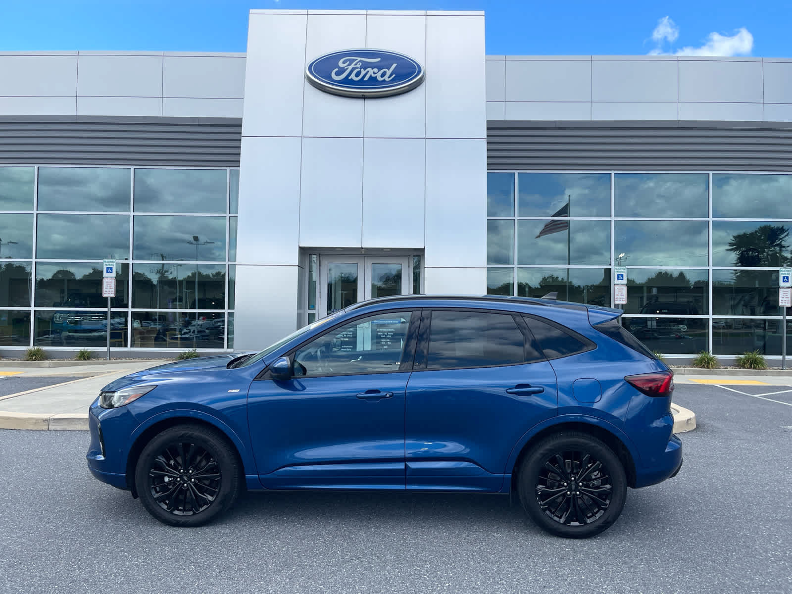 Certified 2023 Ford Escape ST-Line Elite w/ Premium Technology Package AWD/4WD image 1