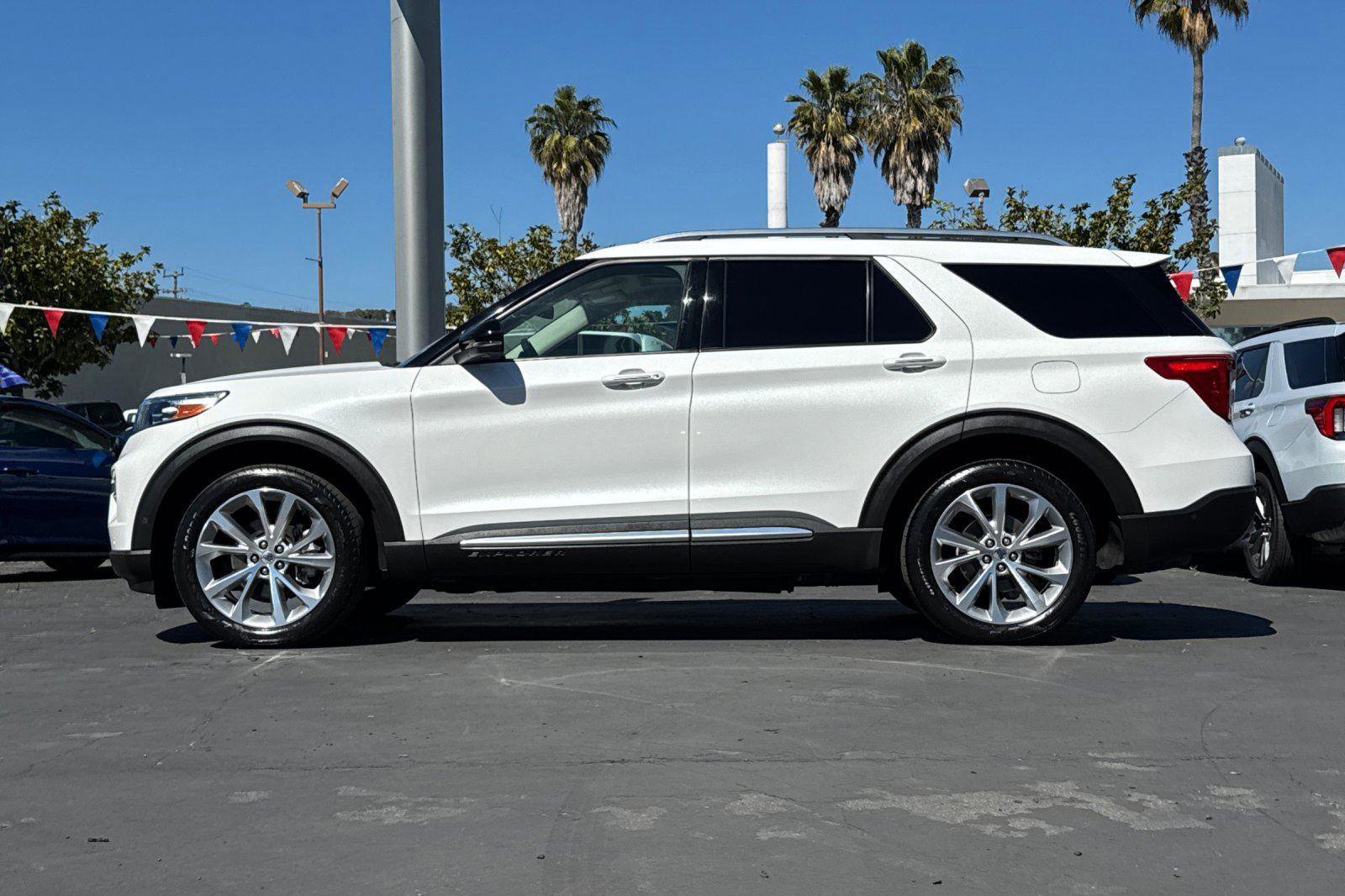 Certified 2021 Ford Explorer Platinum w/ Equipment Group 601A image 2