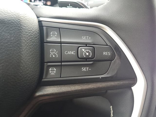 Used 2025 Jeep Grand Cherokee L Limited w/ Black Appearance Package RWD image 18